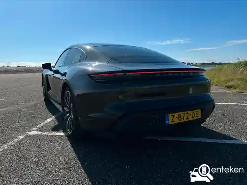 Porsche Taycan 2021