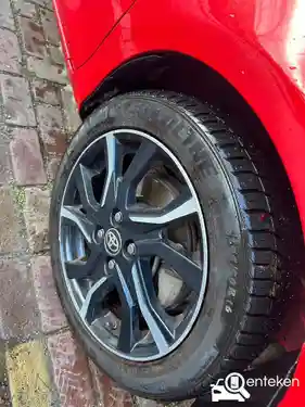 Toyota Yaris 1.5 Hybrid 2015